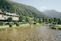 Alter Bahnhof in St. Anton am Arlberg - Das ist der alte Bahnhof in der Ortsmitte. Er ist der höchstgelegene Bahnhof der Arlbergbahn. Bereits 1884 wurde er eröffnet. Im Jahr 2000 wurde er aufgrund einer Streckenverlegung durch einen modernen Neubau am südlichen Ortsrand ersetzt.  • © TVB St. Anton am Arlberg // West Werbeagentur, Alexandra Genewein